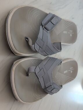 Clarks Cloudsteppers Light Purple Cushioned Sandal